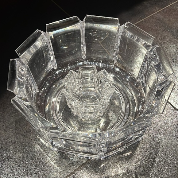 Set of Two Large and Small Lucite Acrylic Grainware Bowls by William Bounds - Picture 3 of 6